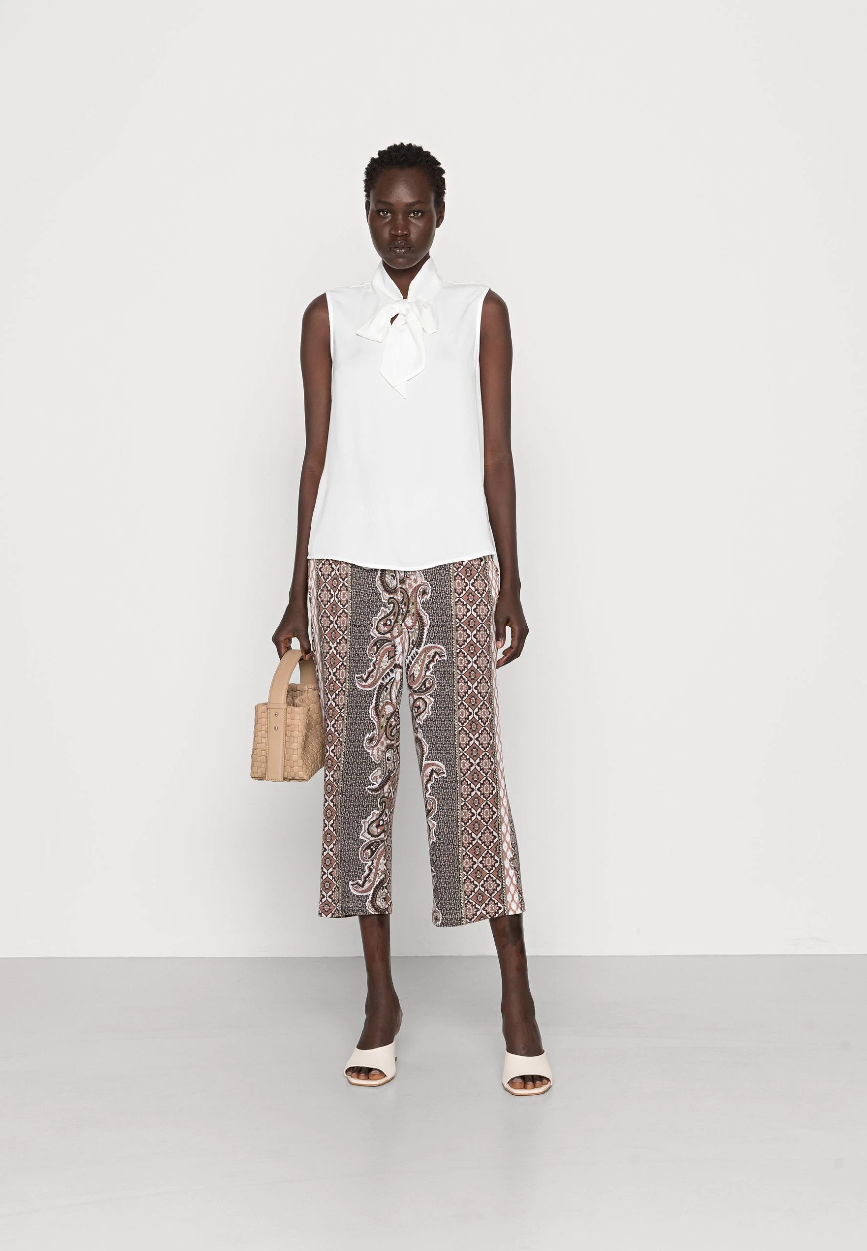 Anna Field Top - White 2 Anna Field Top - White - obrazek 2