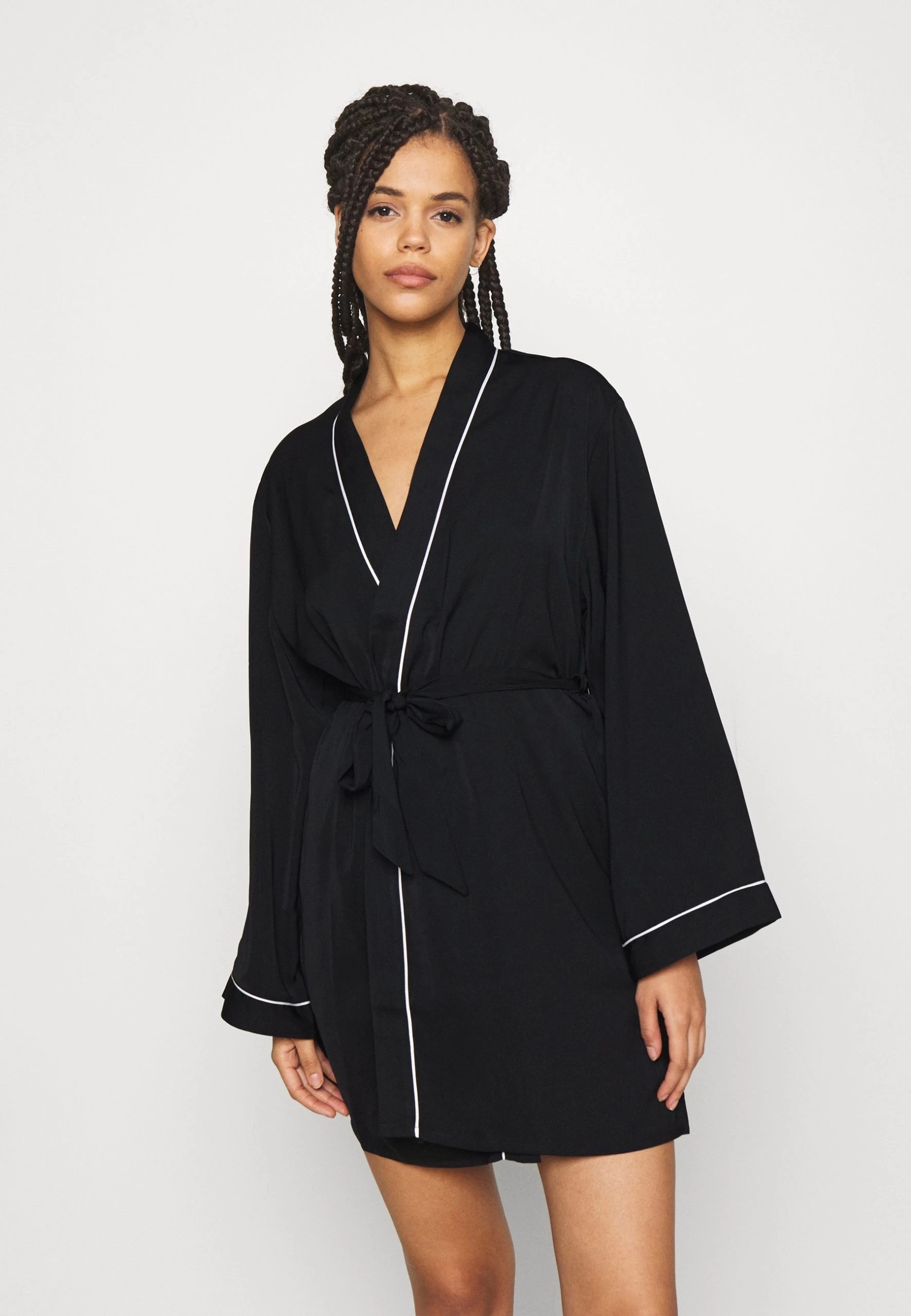 Anna Field AMANDA SATIN DRESSING GOWN - Szlafrok - Black 1 Anna Field AMANDA SATIN DRESSING GOWN - Szlafrok - Black